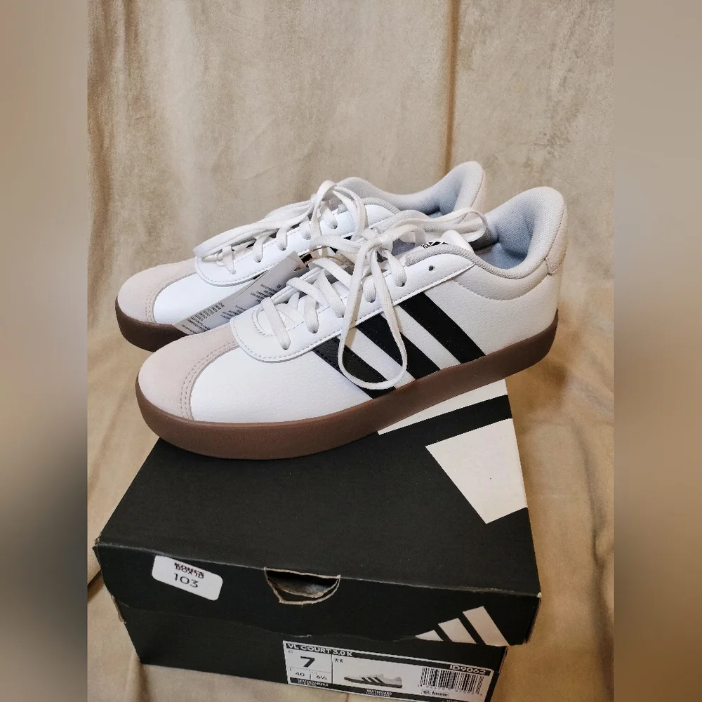 NIB! Adidas VL Court 3.0K. Size 7 Youth/ Women's Size 8.5